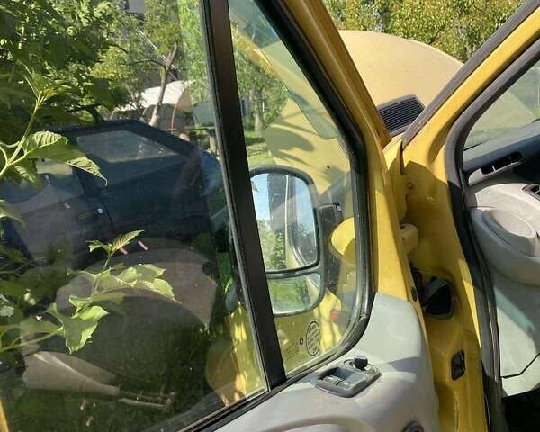 Желтый Опель Виваро, объемом двигателя 2 л и пробегом 385 тыс. км за 8000 $, фото 9 на Automoto.ua