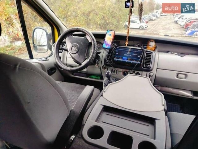 Жовтий Опель Віваро, об'ємом двигуна 2 л та пробігом 232 тис. км за 7500 $, фото 9 на Automoto.ua