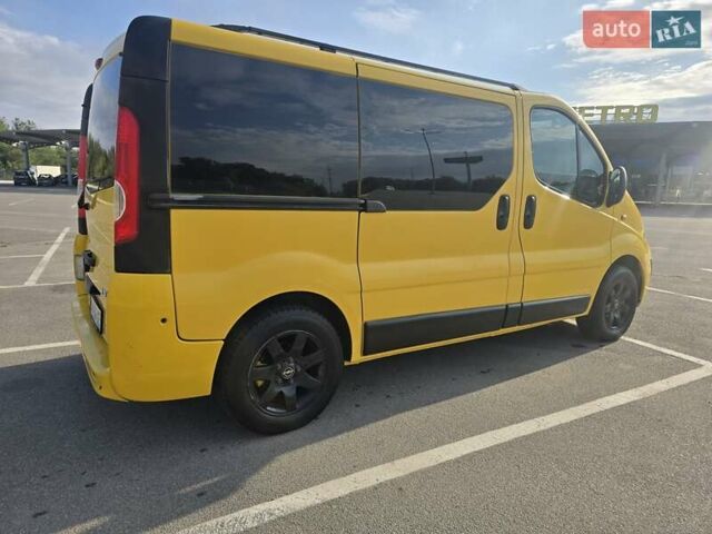 Желтый Опель Виваро, объемом двигателя 2 л и пробегом 290 тыс. км за 8900 $, фото 3 на Automoto.ua
