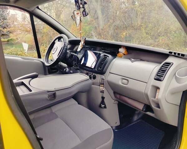 Жовтий Опель Віваро, об'ємом двигуна 2 л та пробігом 232 тис. км за 7500 $, фото 8 на Automoto.ua