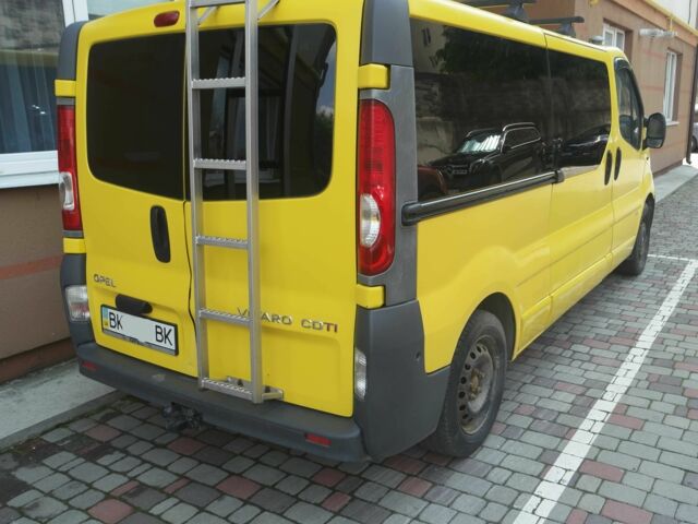 Желтый Опель Виваро, объемом двигателя 2 л и пробегом 458 тыс. км за 9305 $, фото 3 на Automoto.ua