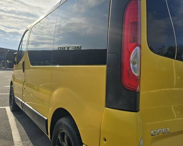 Желтый Опель Виваро, объемом двигателя 2 л и пробегом 290 тыс. км за 8900 $, фото 65 на Automoto.ua