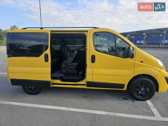 Желтый Опель Виваро, объемом двигателя 2 л и пробегом 290 тыс. км за 8900 $, фото 55 на Automoto.ua