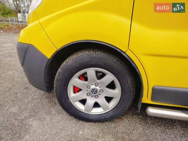 Жовтий Опель Віваро, об'ємом двигуна 2 л та пробігом 232 тис. км за 7500 $, фото 3 на Automoto.ua