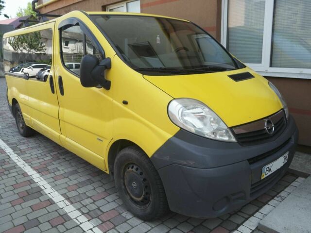 Желтый Опель Виваро, объемом двигателя 2 л и пробегом 458 тыс. км за 9305 $, фото 2 на Automoto.ua