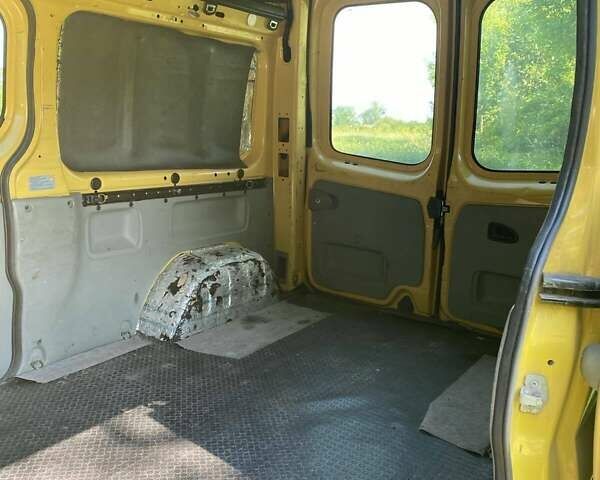 Желтый Опель Виваро, объемом двигателя 2 л и пробегом 385 тыс. км за 8000 $, фото 4 на Automoto.ua