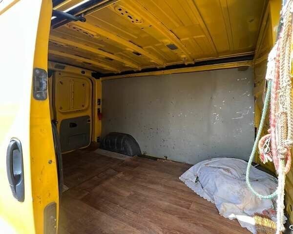 Жовтий Опель Віваро, об'ємом двигуна 2 л та пробігом 303 тис. км за 6500 $, фото 7 на Automoto.ua