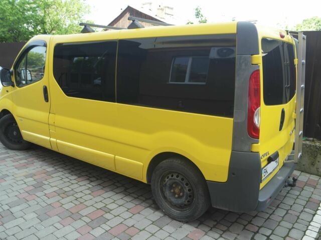 Желтый Опель Виваро, объемом двигателя 2 л и пробегом 458 тыс. км за 9305 $, фото 5 на Automoto.ua