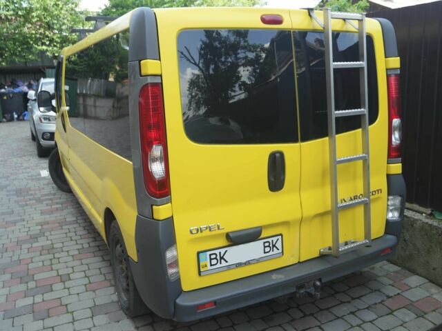 Желтый Опель Виваро, объемом двигателя 2 л и пробегом 458 тыс. км за 9305 $, фото 6 на Automoto.ua