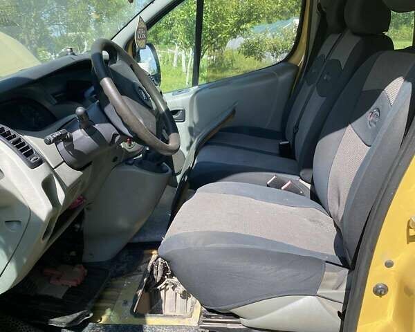 Желтый Опель Виваро, объемом двигателя 2 л и пробегом 385 тыс. км за 8000 $, фото 5 на Automoto.ua