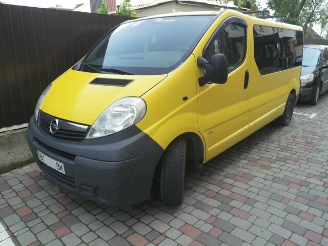 Желтый Опель Виваро, объемом двигателя 2 л и пробегом 458 тыс. км за 9305 $, фото 4 на Automoto.ua