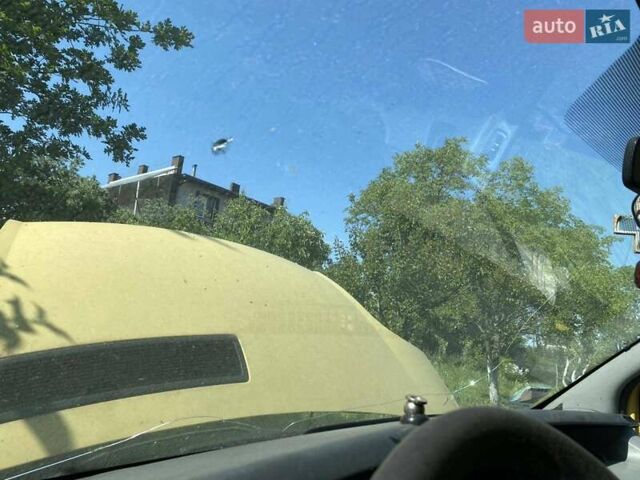 Желтый Опель Виваро, объемом двигателя 2 л и пробегом 385 тыс. км за 8000 $, фото 1 на Automoto.ua