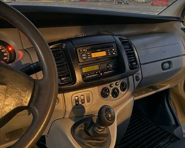 Жовтий Опель Віваро, об'ємом двигуна 2 л та пробігом 260 тис. км за 8900 $, фото 10 на Automoto.ua