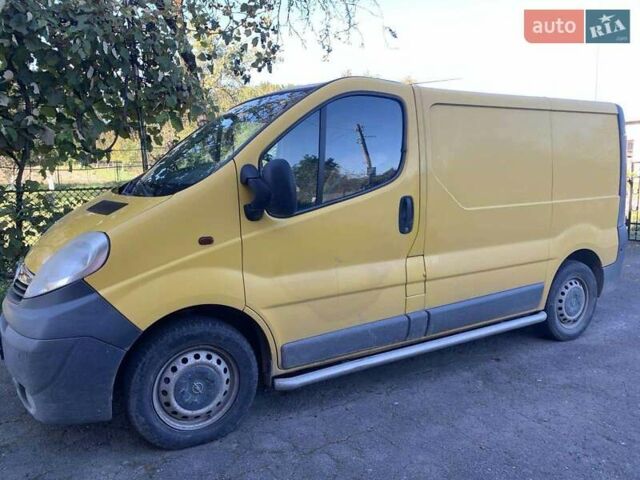 Желтый Опель Виваро, объемом двигателя 2 л и пробегом 223 тыс. км за 4900 $, фото 1 на Automoto.ua