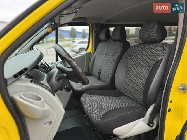 Жовтий Опель Віваро, об'ємом двигуна 2.5 л та пробігом 270 тис. км за 11300 $, фото 16 на Automoto.ua