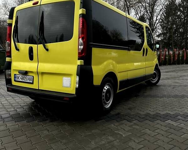 Жовтий Опель Віваро, об'ємом двигуна 2 л та пробігом 254 тис. км за 8900 $, фото 5 на Automoto.ua