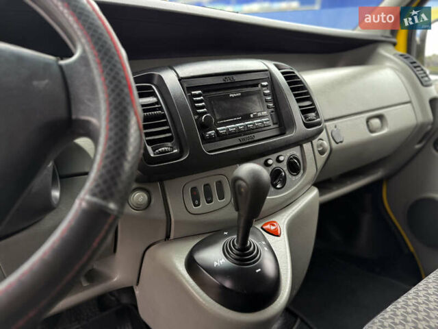 Жовтий Опель Віваро, об'ємом двигуна 2.5 л та пробігом 270 тис. км за 11300 $, фото 15 на Automoto.ua