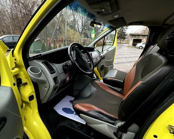 Жовтий Опель Віваро, об'ємом двигуна 2 л та пробігом 254 тис. км за 8900 $, фото 11 на Automoto.ua