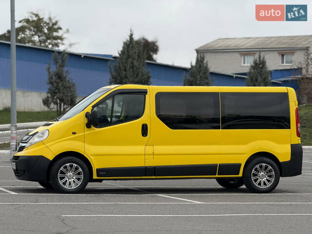 Жовтий Опель Віваро, об'ємом двигуна 2.5 л та пробігом 270 тис. км за 11300 $, фото 2 на Automoto.ua