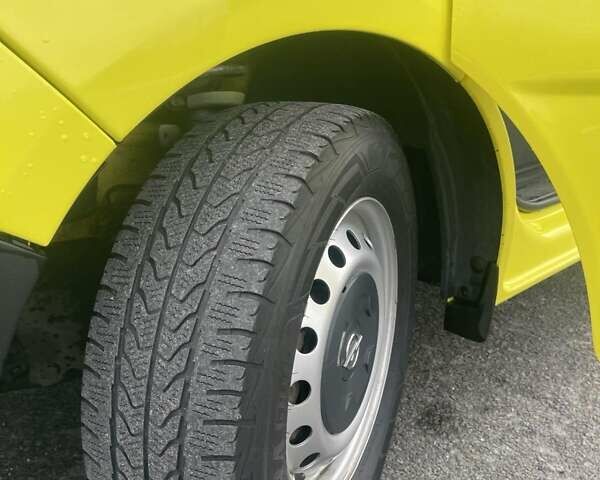 Желтый Опель Виваро, объемом двигателя 2 л и пробегом 253 тыс. км за 7800 $, фото 4 на Automoto.ua