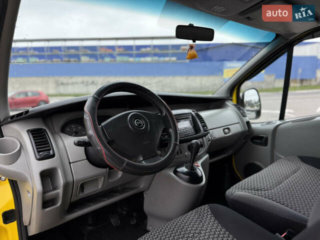 Жовтий Опель Віваро, об'ємом двигуна 2.5 л та пробігом 270 тис. км за 11300 $, фото 14 на Automoto.ua