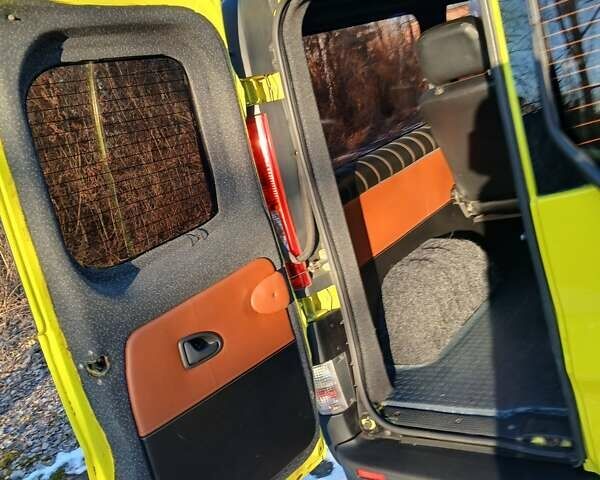 Желтый Опель Виваро, объемом двигателя 2 л и пробегом 253 тыс. км за 7800 $, фото 17 на Automoto.ua