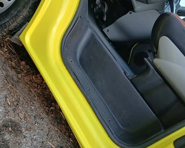 Желтый Опель Виваро, объемом двигателя 2 л и пробегом 253 тыс. км за 7800 $, фото 19 на Automoto.ua