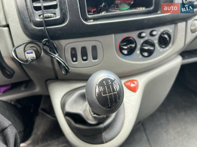 Желтый Опель Виваро, объемом двигателя 2 л и пробегом 327 тыс. км за 9700 $, фото 24 на Automoto.ua