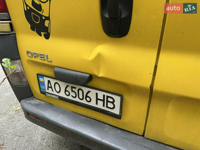 Желтый Опель Виваро, объемом двигателя 2 л и пробегом 382 тыс. км за 7200 $, фото 3 на Automoto.ua