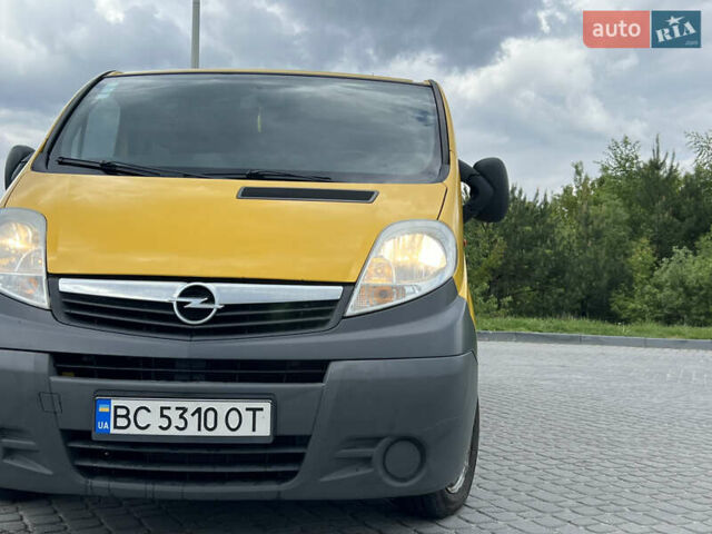Желтый Опель Виваро, объемом двигателя 2 л и пробегом 327 тыс. км за 9700 $, фото 6 на Automoto.ua