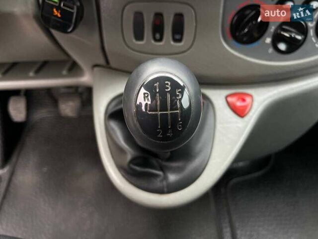 Жовтий Опель Віваро, об'ємом двигуна 2 л та пробігом 272 тис. км за 10700 $, фото 55 на Automoto.ua