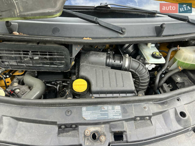 Желтый Опель Виваро, объемом двигателя 2.5 л и пробегом 274 тыс. км за 8900 $, фото 12 на Automoto.ua