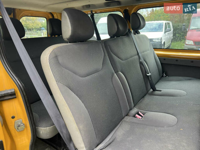 Желтый Опель Виваро, объемом двигателя 2.5 л и пробегом 274 тыс. км за 8900 $, фото 9 на Automoto.ua