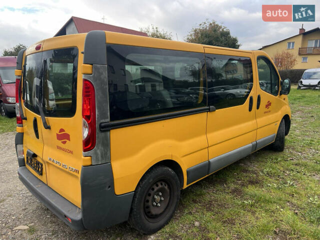 Желтый Опель Виваро, объемом двигателя 2.5 л и пробегом 274 тыс. км за 8900 $, фото 4 на Automoto.ua