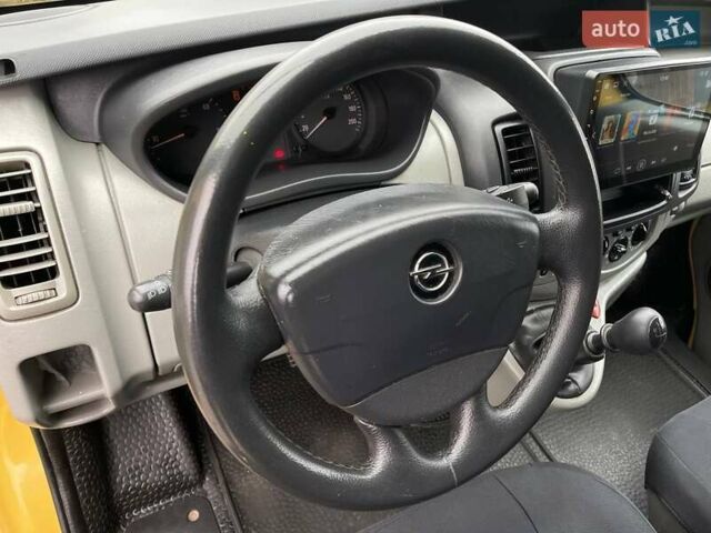 Жовтий Опель Віваро, об'ємом двигуна 2 л та пробігом 272 тис. км за 10700 $, фото 48 на Automoto.ua