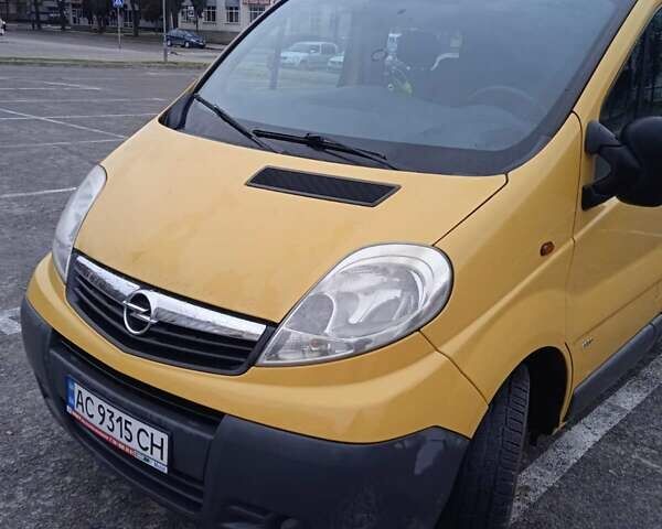 Желтый Опель Виваро, объемом двигателя 2 л и пробегом 270 тыс. км за 11200 $, фото 6 на Automoto.ua
