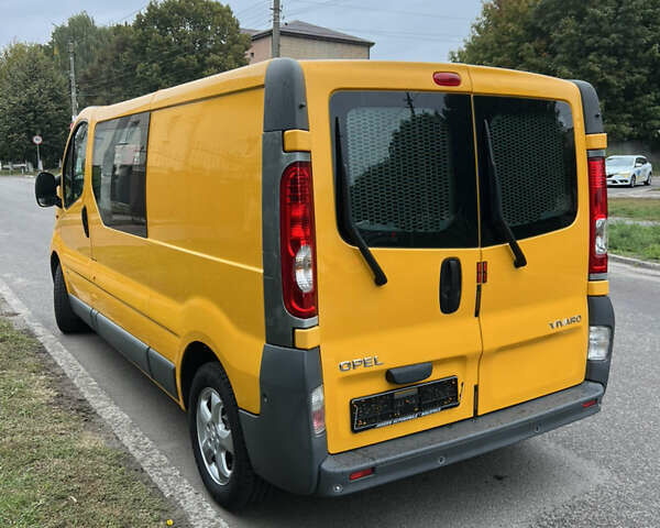 Жовтий Опель Віваро, об'ємом двигуна 2 л та пробігом 142 тис. км за 15700 $, фото 5 на Automoto.ua