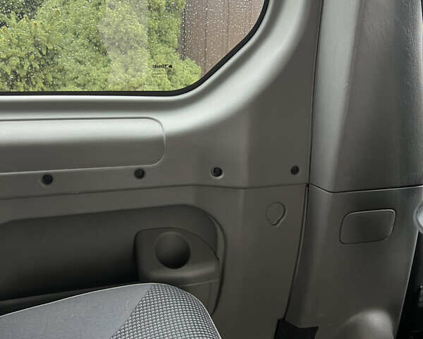 Жовтий Опель Віваро, об'ємом двигуна 2 л та пробігом 142 тис. км за 15700 $, фото 19 на Automoto.ua