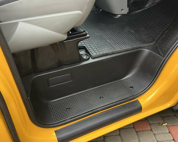 Жовтий Опель Віваро, об'ємом двигуна 2 л та пробігом 142 тис. км за 15700 $, фото 21 на Automoto.ua