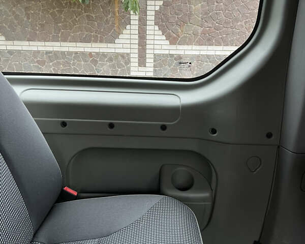 Жовтий Опель Віваро, об'ємом двигуна 2 л та пробігом 142 тис. км за 15700 $, фото 9 на Automoto.ua