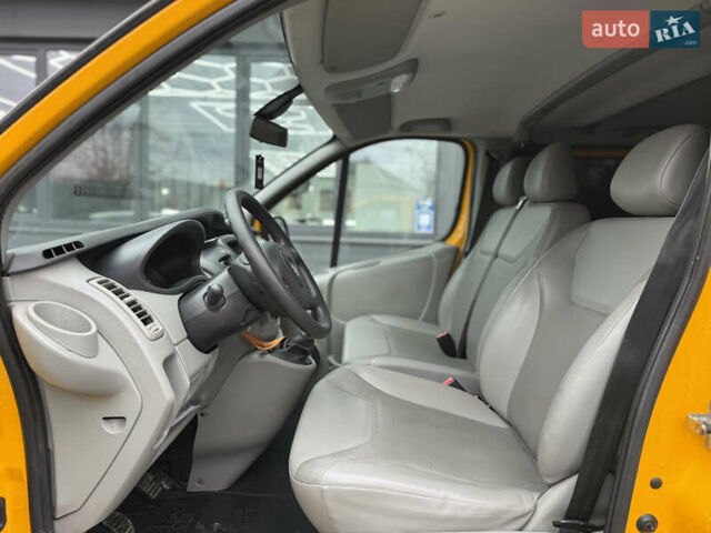 Желтый Опель Виваро, объемом двигателя 2 л и пробегом 318 тыс. км за 13450 $, фото 12 на Automoto.ua