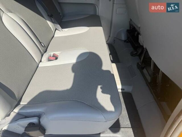 Жовтий Опель Віваро, об'ємом двигуна 2 л та пробігом 280 тис. км за 14300 $, фото 4 на Automoto.ua