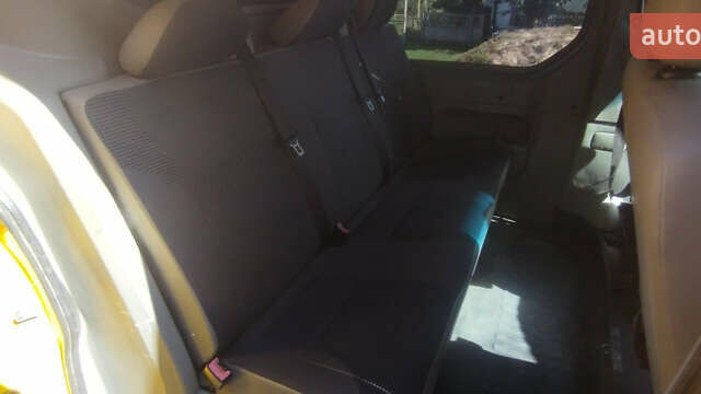 Желтый Опель Виваро, объемом двигателя 2 л и пробегом 297 тыс. км за 11900 $, фото 7 на Automoto.ua