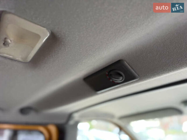 Желтый Опель Виваро, объемом двигателя 2 л и пробегом 318 тыс. км за 13450 $, фото 22 на Automoto.ua