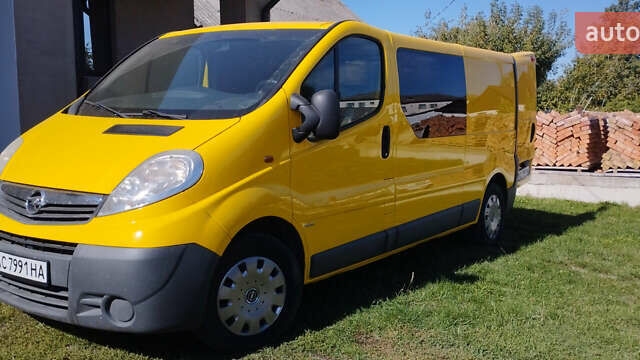 Желтый Опель Виваро, объемом двигателя 2 л и пробегом 297 тыс. км за 11900 $, фото 8 на Automoto.ua