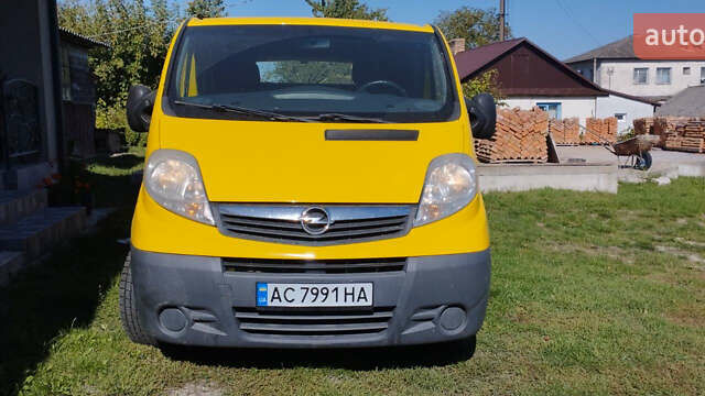 Желтый Опель Виваро, объемом двигателя 2 л и пробегом 297 тыс. км за 11900 $, фото 4 на Automoto.ua