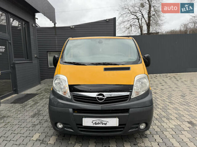 Желтый Опель Виваро, объемом двигателя 2 л и пробегом 318 тыс. км за 13450 $, фото 2 на Automoto.ua
