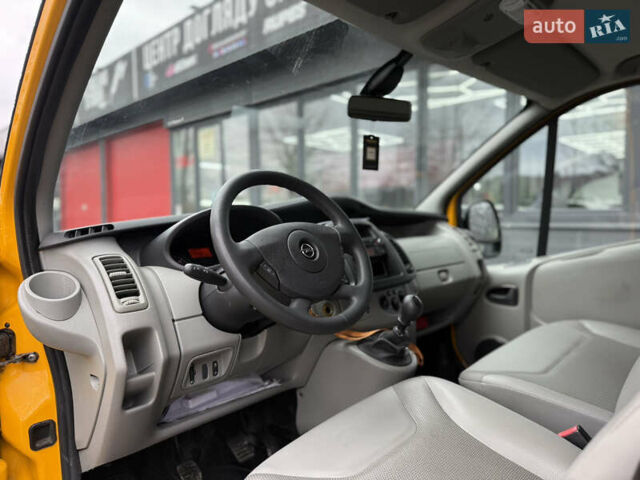 Желтый Опель Виваро, объемом двигателя 2 л и пробегом 318 тыс. км за 13450 $, фото 13 на Automoto.ua