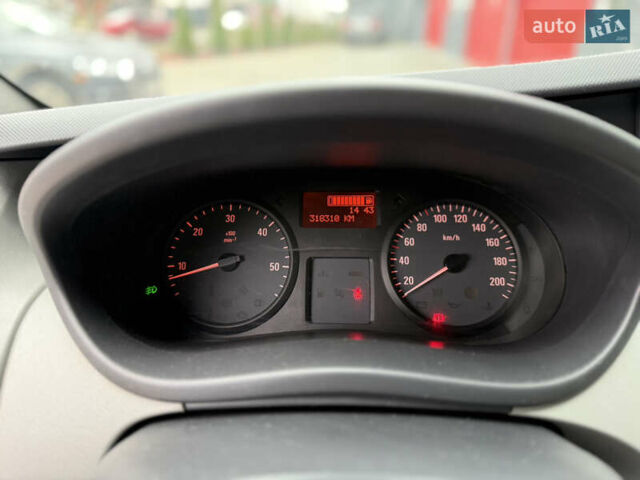 Желтый Опель Виваро, объемом двигателя 2 л и пробегом 318 тыс. км за 13450 $, фото 15 на Automoto.ua