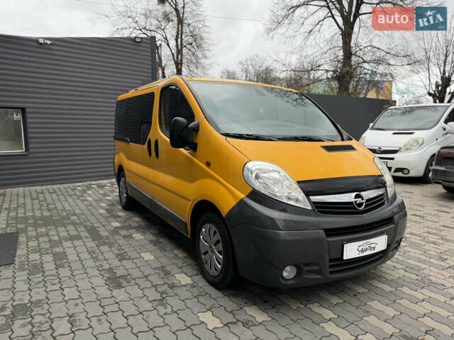 Желтый Опель Виваро, объемом двигателя 2 л и пробегом 318 тыс. км за 13450 $, фото 3 на Automoto.ua